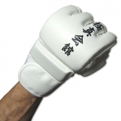rękawice mma białe oraz karate kyokushin